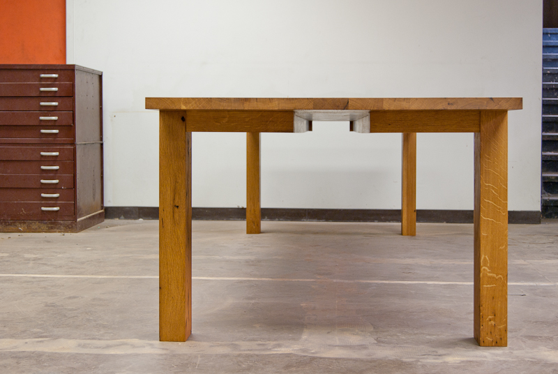 Diplodocus Table