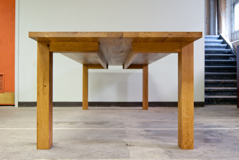 Diplodocus Table